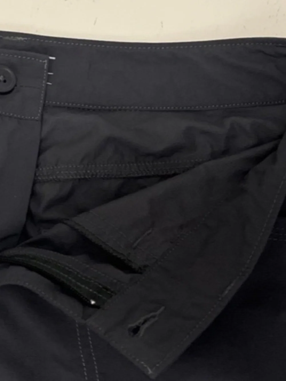 Mountain Hardwear Mirada Convertible Cargo Pants to Shorts - Picture 6 of 10